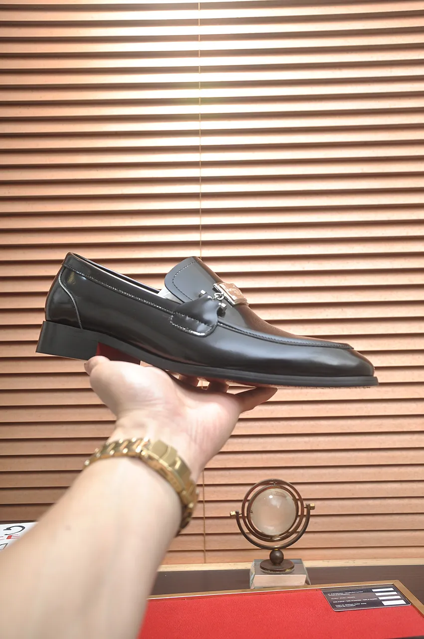 Men's men's shoes 💰500💶🌲 DG top 🔍🔍Men's new leather shoes 🚹 are on sale at the same time at the counter ⚠The uppers are imported cowhide from Italy, the entire imported cowhide lining, imported accessories 💪💪, completely 1⃣️ vs 1⃣️ replica 🇮 🇹💪💪, ⚠Sole: The original sole is specially provided by the original factory, the exclusive movable molded sole is super comfortable, ⚠The original factory follows the order, 🔍🔍high quality, you can enter and exit the counter at will, welcome to compare ⚠Size: 38-44 (45 customized)